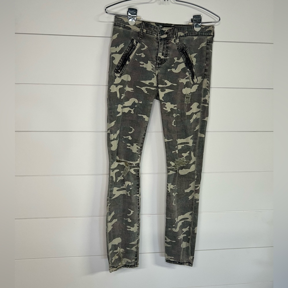 Kut from the Kloth camo pant